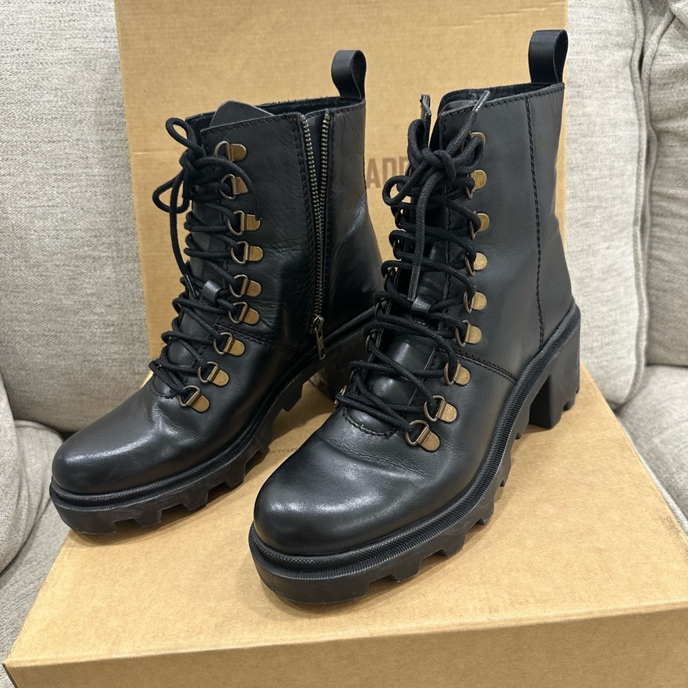 Steve Madden black leather lace up boots size 7.5M
